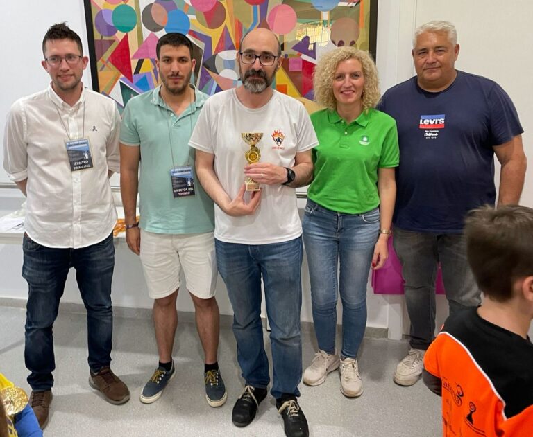 Buena actuación del Gambito Benimaclet en el I IRT Sub1800 de Meliana. Jesús chiloeches tercero de la general y Emilio Oltra segundo mejor veterano